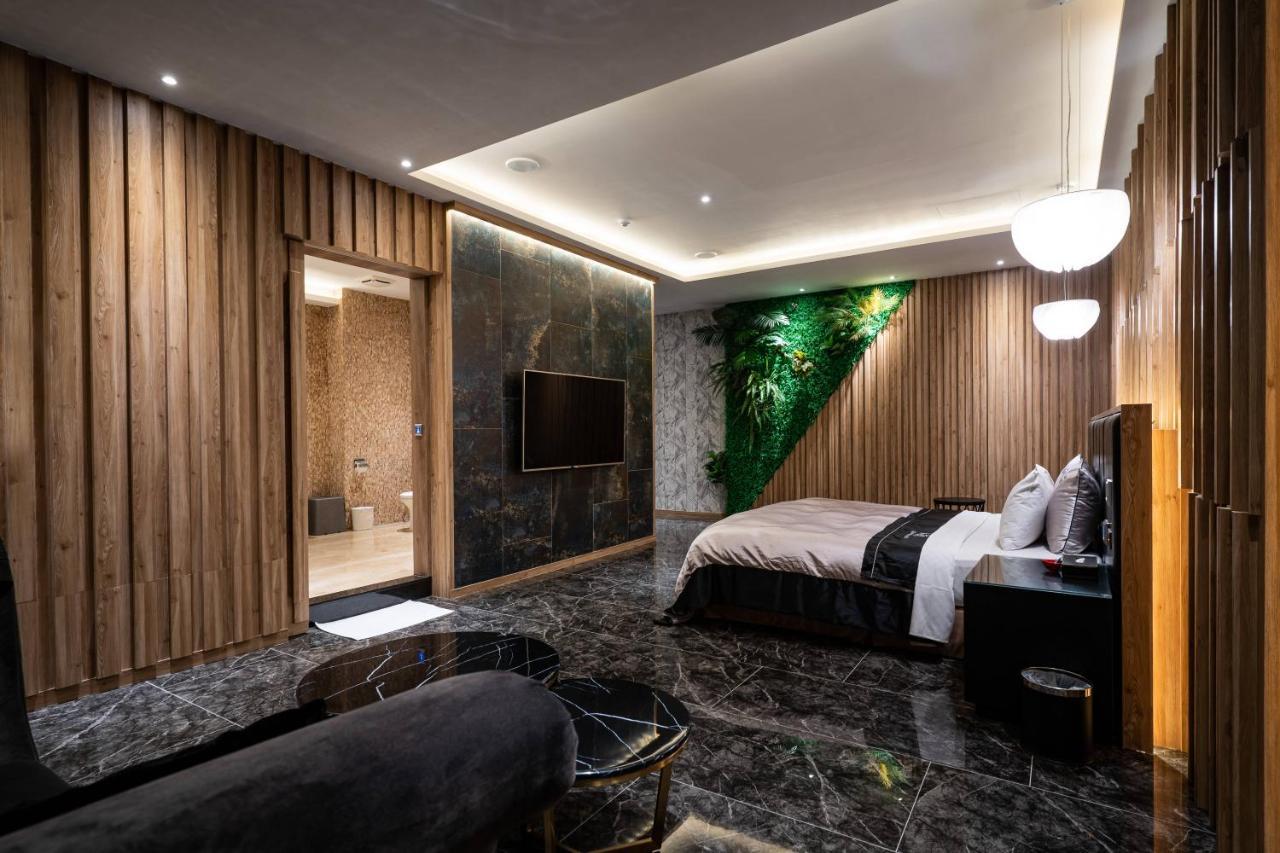 Aquarius Motel Taichung Esterno foto