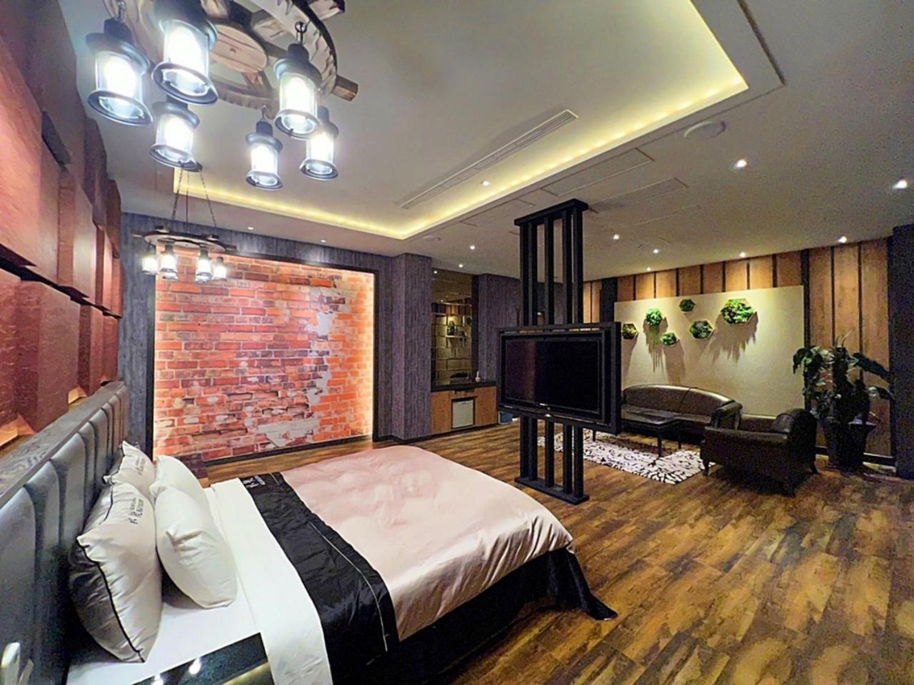 Aquarius Motel Taichung Esterno foto