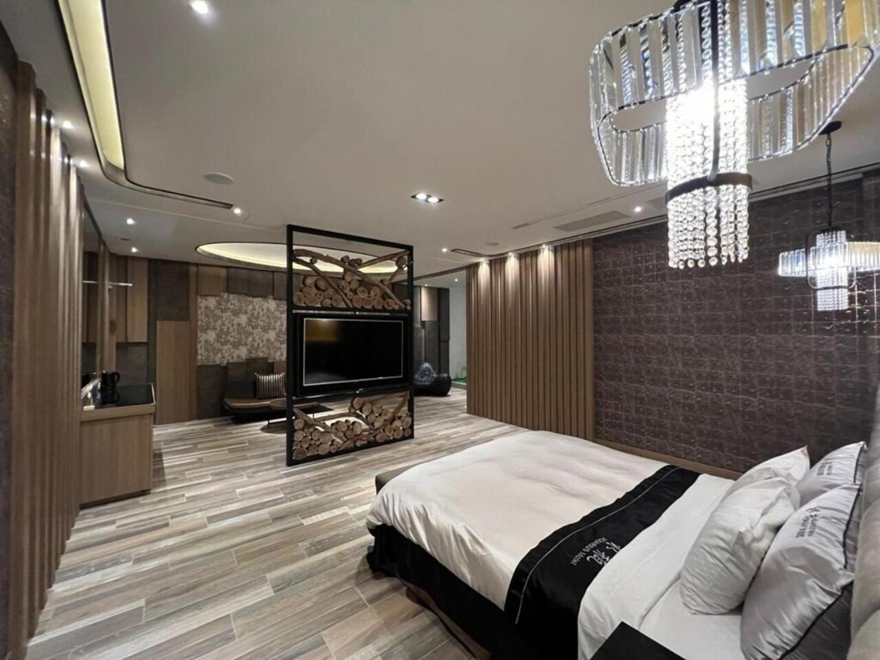 Aquarius Motel Taichung Esterno foto