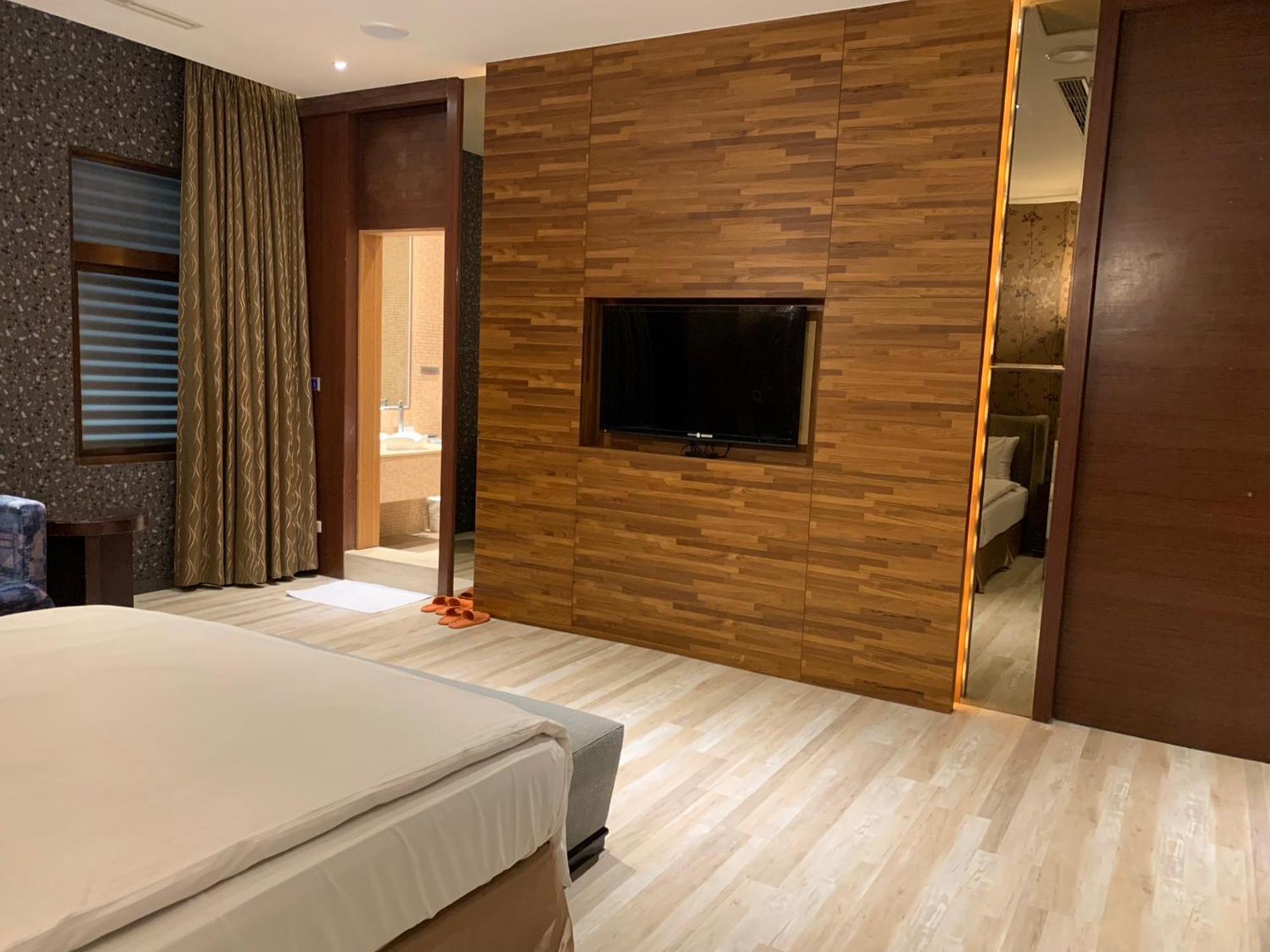 Aquarius Motel Taichung Esterno foto